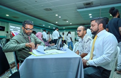 އިންތިހާބު ފަސްކުރާ އިސްލާހު ވަގުތުން ތަސްދީގުކުރަންޖެހޭ: ފައްޔާޒް