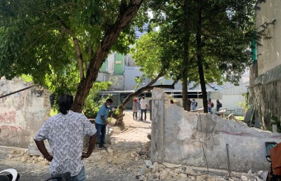 ވަގުތީ މިސްކިތަށް ދާ މީހުންނަށް ފަސޭހައަކަށް މާފަންނު ބޮޑުގޭގައި ޕާކިން ޒޯނެއް ހަދަނީ
