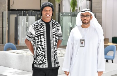 ރޮނާލްޑީނިއޯ އަށް ޔޫއޭއީގެ ގޯލްޑެން ވިސާ ދީފި
