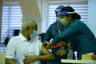 ރައީސް ހިމެނޭގޮތުން ދައުލަތުގެ ތިން ބާރުގެ ވެރިން ވެކްސިން ޖައްސަވައިފި