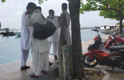 ޕާކިސްތާނުގެ މީހުން މާލެތެރޭ ސަލާންޖަހަނީ!