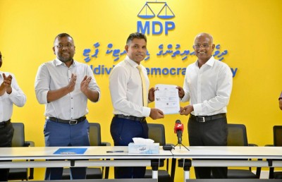 ކުރީގެ ނައިބު ރައީސް ފައިސަލް އެމްޑީޕީއަށް ސޮއިކުރައްވައިފި