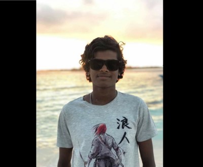 ސީލިންގެއް ވެއްޓި ހާލު ސީރިއަސްވި ފިރުޝާންގެ ފައެއް ބުރިކޮށްލައިފި