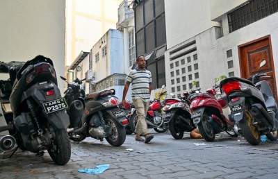 ޓޯ ވެސް ކުރަންވީ، ސްޓިކާ ވެސް ޖަހަންވީ!