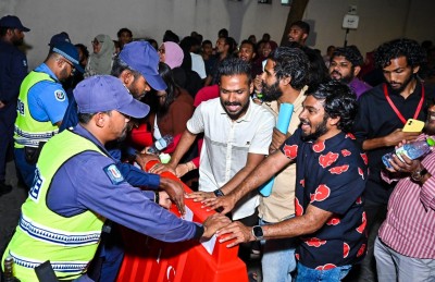 ޣައްސާން ވިދާޅުވީ، މުޒާހަރާގެ ތެރެއިން މަޖިލިހުގެ ގޯތިތެރެއަށް އުކީ ކުކުޅު ބިސް، ގަލެއް ނޫން ކަމަށް
