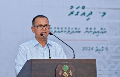 އާދަމް ޝަރީފް އަނެއްކާވެސް ދެއްކެވީ މެންބަރުންގެ ދަތްދޮޅި ދުއްވާލާ ވާހަކަ
