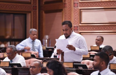 މެންބަރު ނަޝީދު އަވަގުރާނަ ގޮވައިގެން ނަސޭހަތްތެރިވަނީ