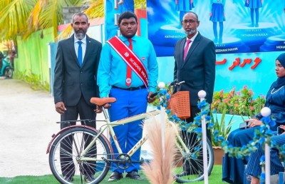 ލަންދޫ ސްކޫލް ކުދިން ޖަމާއަތުގައި ނަމާދުކުރަން އާދަކުރުވައިފި