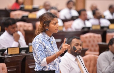 ސިޔާސީ މުވައްޒަފުންނާއި މިނިސްޓްރީތަކުގެ އަދަދު މަޖިލީހުން ފާސް ކުރަންޖެހޭ ގޮތަށް އިސްލާހެއް!