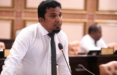 ފްރޭމް ކުރި ކަމަށް ބުނެ އެމްޑީޕީ މެންބަރަކު އަލީ ވަހީދު ދިފާއުކުރައްވައިފި
