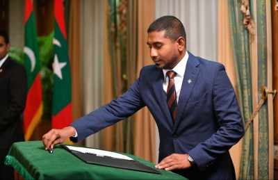 ވަޒީރުން ސަސްޕެންޑް ކުރުން ގާނޫނުއަސާސީއާ ހިލާފު ކަމެއް: ޖަމީލް