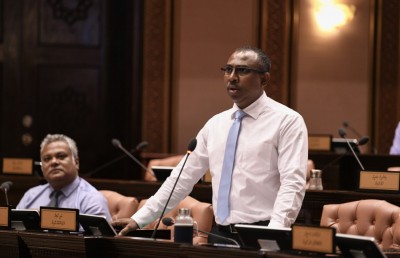 ގިނަ ބަޔަކު ވޯޓްލާން ނުނިކުތީ ޔާމީން މިނިވަންކުރާ ވާހަކަދައްކާތީ ކަންބޮޑުވެގެން: އާޒިމް