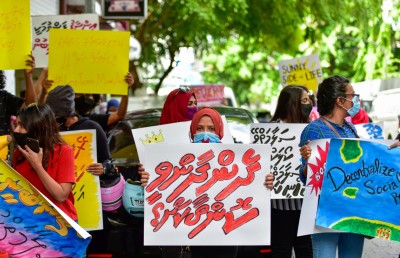 ދަރިވަރުންނާ ބެހުނުކަމުގެ ތުހުމަތާ އެކު ޓީޗަރު ހުރީ ސަސްޕެންޑްކޮށްފައި: އެޑިއުކޭޝަން