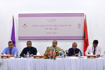 ކަރަންޓީނުގައި ތިބޭ މީހުން ވޯޓުލާން އެއް ގަޑިއިރު