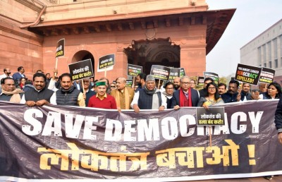 އިންތިހާބާ ދިމާކޮށް އިންޑިއާގެ އިދިކޮޅު ލީޑަރުން މުޒާހަރާޔަށް