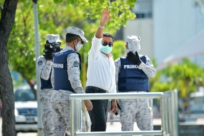 ޖަލު އޮފިސަރުންތަކެއް ކޮވިޑަށް ޕޮޒިޓިވްވެފައިވާތީ ރައީސް ޔާމީން ގެއަށް ބަދަލުކޮށްދޭން ގޮވާލައިފި