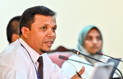 އިސް މުވައްޒަފުންނާ ގުޅުންހުރި ފަރާތްތަކާ އެކު ދައުލަތުން ވިޔަފާރީގެ މުއާމަލާތްތައް ކުރުން މަނާކޮށްފި