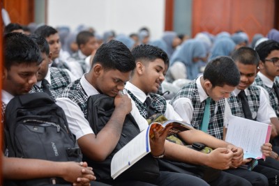 ދަރިވަރުންގެ ޓެކްސްޓުފޮތްތައް ޗާޕުކޮށްދޭނެ ބަޔަކު ހޯދަނީ