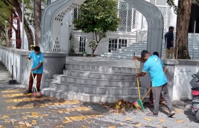 މިސްކިތްތައް ސާފުކުރާ ވަޒީފާ އަށް މިފަހަރު އާދަޔާ ހިލާފު ބޮޑު ތަރުހީބެއް!