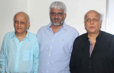 ޑައިރެކްޓަރާ މެދު ހިތްހަމަނުޖެހިގެން އާމިރު "ގުލާމް" ދޫކޮށްލައި ފީ ރައްދުކުރަން އުޅުނު