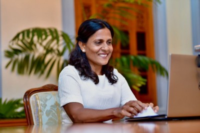 ފަސްޓްލޭޑީ ފަޒްނާ ކޮވިޑުން ފަސޭހަވެއްޖެ