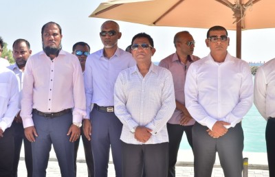 ސިޔާމް، ޔާމީނަށް ފާޑު ވިދާޅުވެ، ރައީސަށް ތައުރީފް އޮއްސާލައްވައިފި