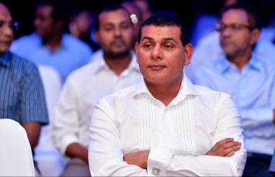 ސިޔާމް، ޔާމީނަށް ފާޑު ވިދާޅުވެ، ރައީސަށް ތައުރީފް އޮއްސާލައްވައިފި