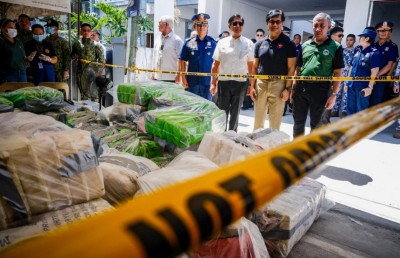 ފިލިޕިންސުން 1.8 ޓަނުގެ ޑްރަގްސް އަތުލައިގެންފި