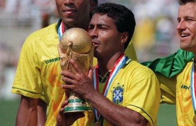 އުމުރުން 58 އަހަރުގައި ލެޖެންޑް ރޮމާރިއޯ އަލުން ދަނޑަށް