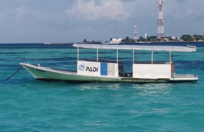 ތިން މީހުންނާ އެކު ފަރުމަހަށް ނުކުތް ދޯނި ހޯދަން ޑްރޯން ބޭނުންކުރަން ފަށައިފި