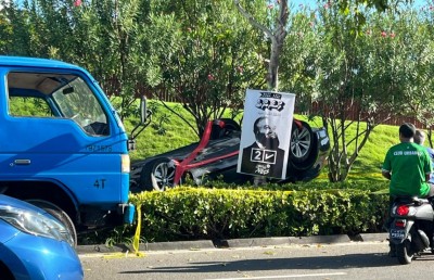 ހުޅުމާލޭގައި ކާރެއް ފުރޮޅާލައި އެކްސިޑެންޓެއް ހިނގައިފި