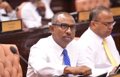 19 ވަނަ މަޖިލީހުގެ ގިނަ މެމްބަރުންނަށް ނޫނެކޭ ބުނެފި، ކަންކަން ނިންމުން މަޑުޖައްސާލަން ޖެހޭ: އާޒިމް