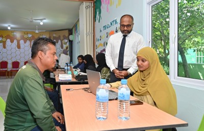 ބިދޭސީންގެ ފިންގަޕްރިންޓާއި ފޮޓޯ ނެގުމުގެ ކެމްޕެއިން ފަށައިފި، މިނިސްޓަރު ވިދާޅުވީ ކާމިޔާބުވާނެކަމަށް