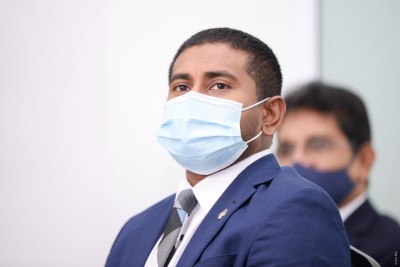 އަމަލުކުރަނީ ސިޔާސީގޮތުން ކަތިލާ ކަންބަޅިއެއް ގޮތަށް، ބޭނުމަކީ މަގާމުން ވަކިކުރުން: މަހްލޫފް