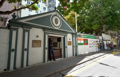މީޑިއާތަކަށް ފިޔަވަޅު އަޅަން އެދުމުން އިންޑިއާގެ ހައި ކޮމިޝަނަށް ފާޑުކިޔުން!