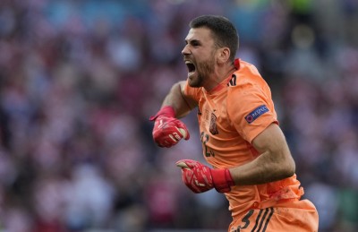 ގޯސް ހެދުނު ކީޕަރަށް ސްޕެއިނުން ކުރީ އާދަޔާ ހިލާފު އިތުބާރެއް