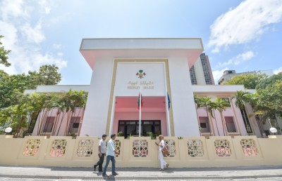 ދައުލަތުގެ ދެ ބާރަށް ގެކޮޅާއި މުވައްޒަފުން ހަމަޖެއްސުމުގެ ބިލް ތަސްދީގު ކުރައްވައިފި