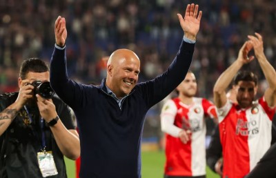 ޑަޗު ކޯޗުންނަށް ޕްރިމިއާ ލީގަކީ ބިރެއް؛ ލިވަޕޫލުގައި ސްލޮޓަށް ސަލާމަތް ވެވިދާނެތަ؟