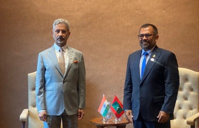 ދަތުރުގައި އެންމެ ބޮޑު އިސްކަމެއް ދެނީ އެއް ގައުމުން އަނެއް ގައުމަށް އިހުތިރާމް އިތުރު ކުރަން: ޒަމީރު