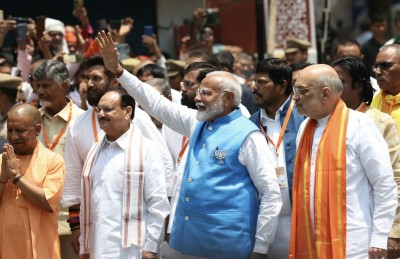 ވަރަނާސީގެ ގޮނޑި ދިފާއުކުރައްވަން މޯދީ ފޯމު ހުށަހަޅުއްވައިފި