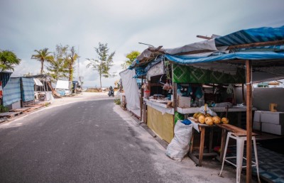 ހުޅުމާލެ 2 ގެ ބީޗު ސަރަހައްދުގައި ޖަހާފައިވާ ހަޓުތައް ނަގަން އަންގައިފި