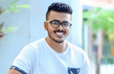 ހޮލީވުޑްގެ ފިލްމެއްގައި ދިވެހި އާޓިސްޓް ޝިމްހާގްގެ ޕޯސްޓަރެއް