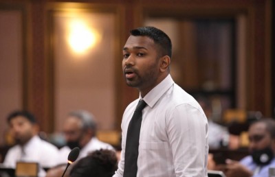 އެމްޑީޕީގެ ދެ ފެކްޝަން ތަޅުމުގައި ކޯޅުމަކަށް ގޮސް އެންމެ ފަހުން ރައީސްގެ އިސްތިއުފާ އަށް ގޮވައިފި