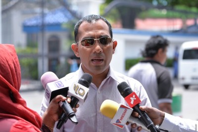 ކުރީގެ ޓެކްނޮލޮޖީ މިނިސްޓަރު މަލީހް ޖަމާލް ޕީޕީއެމަށް ސޮއިކުރައްވަނީ