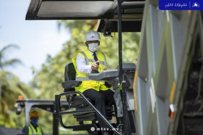 ހަނިމާދޫ މަގުތަކުގައި ތާރު އެޅުމުގެ މަސައްކަތް ރައީސް ފައްޓަވައިދެއްވައިފި