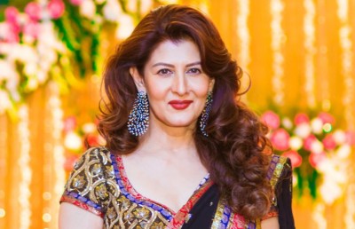 ސަންގީތާ އަލުން އެކްޓިން އަށް އަންނަން ބޭނުމީ ވެބް ޝޯއަކުން