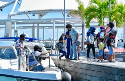 މޮނިޓަރިންގެ ހާލަތުގައި އޮތަސް ވެކްސިން ފުރިހަމަކުރި މީހުން ދޫކޮށްލަން ޖެހޭނެ، އެކަމަކު ދަތުރެއް ނުކުރެވޭނެ