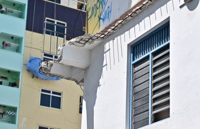 މާލޭގައި ބާވެ ތަޅާލަން ޖެހިފައި ހުރި 15 އިމާރާތް، ބަޖެޓެއް ނެތް!