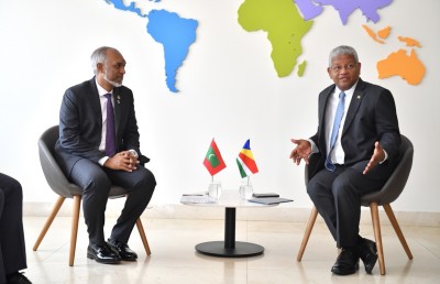 ރައީސް މުއިއްޒު، ސީޝެލްސްގެ ރައީސް އާ ބައްދަލު ކުރައްވައިފި