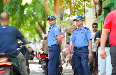 8 ގަޑިއިރުގެ ޑިއުޓީގެ ބޮޑުބައި ރައްޔިތުންނާ އެކު ހޭދަކުރަން އެބަޖެހޭ: ޕޮލިސް ކޮމިޝަނަރު
